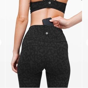 LuluLemons- IN MOVEMENT TIGHT 25" *EVERLUX